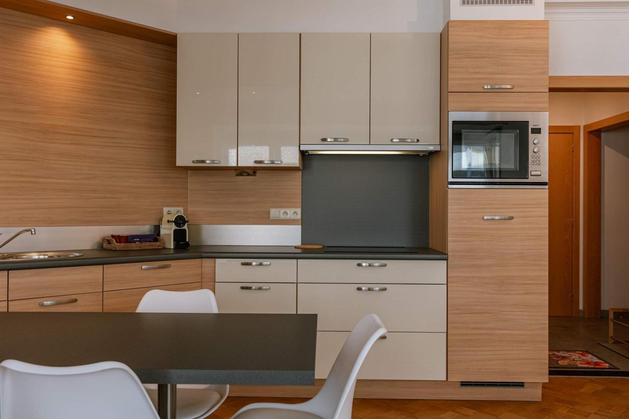 Light-filled With Lateral Sea View Appartement